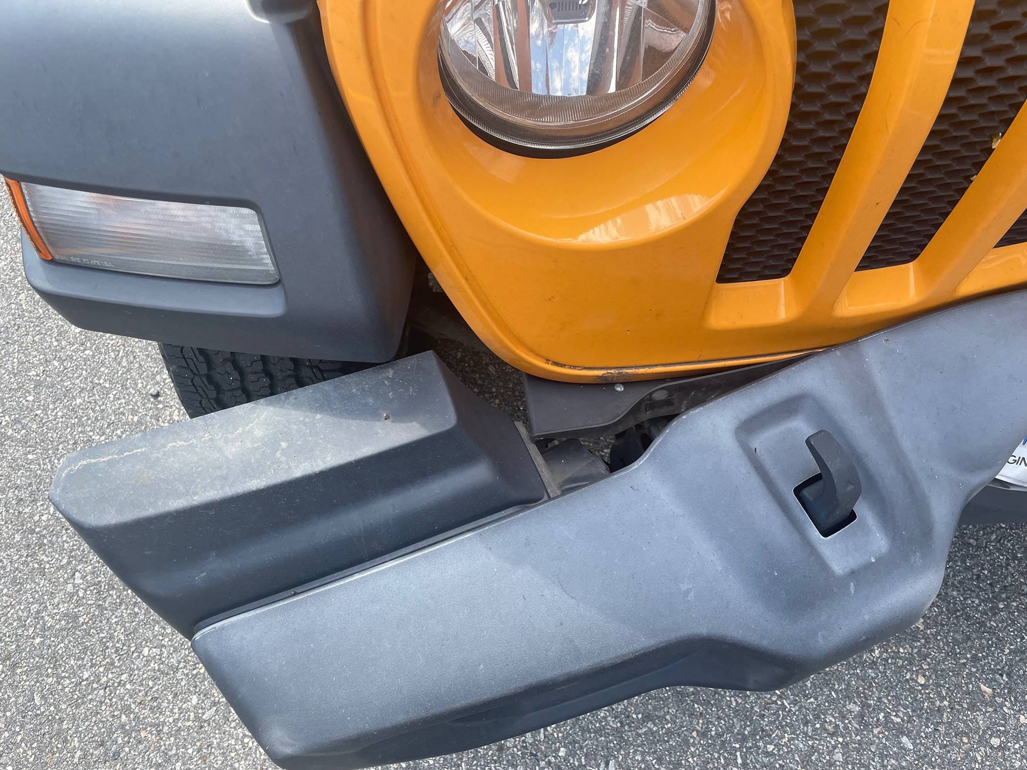 Jeep Gladiator Front bumper crushed from truck tow hitch IMG_7548