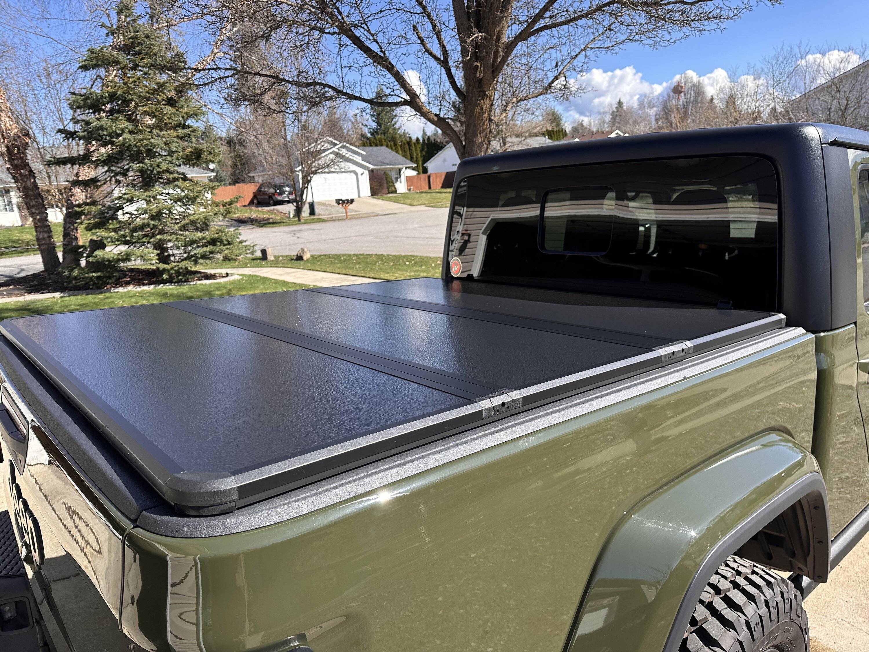 Jeep Gladiator Tossed on the Tyger hard tonneau this morning IMG_1227