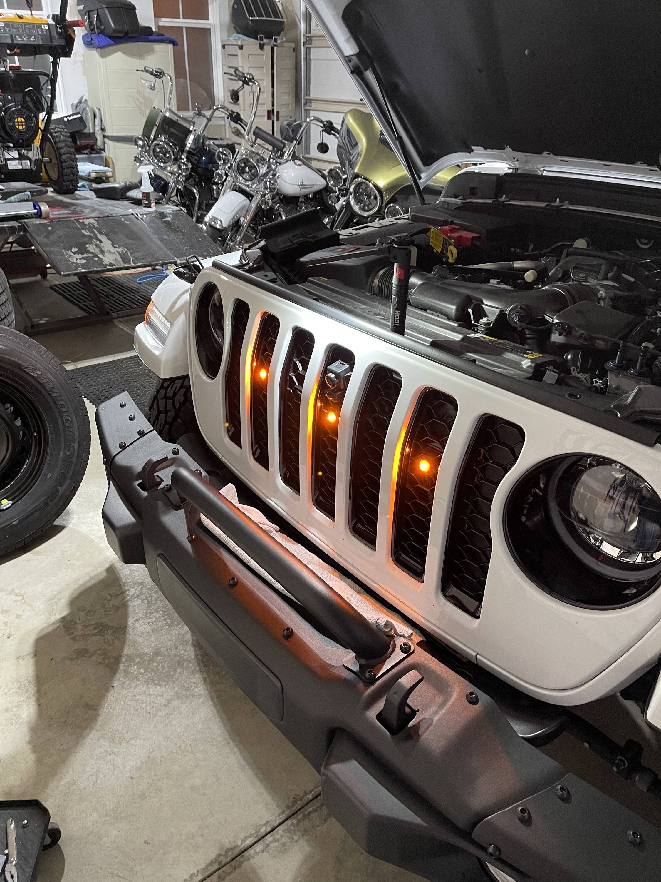 Jeep Gladiator 23 JT High Altitude - White 1711849145582-2c