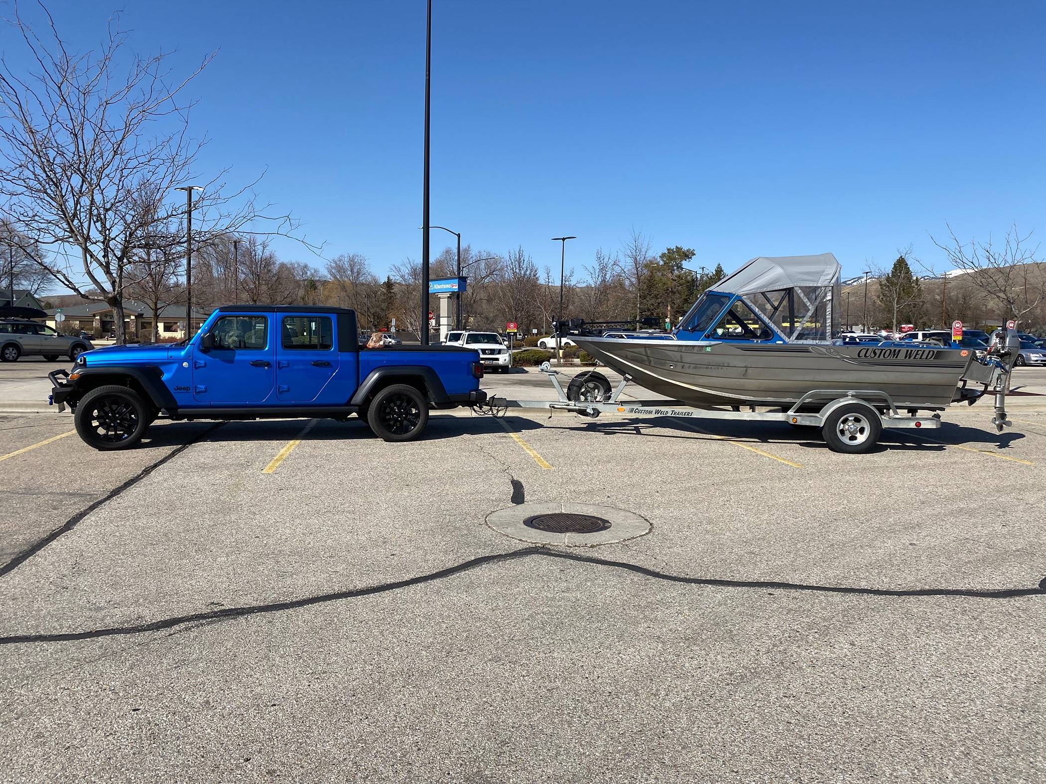 Jeep Gladiator Pulling 20' bowrider out at the boat ramp? IMG_0552