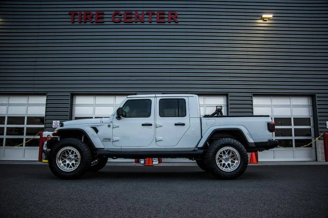 Jeep Gladiator 2020 Gladiator Overland for Sale thumbnail (7)