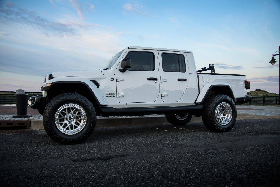 Jeep Gladiator 2020 Gladiator Overland for Sale thumbnail (6)