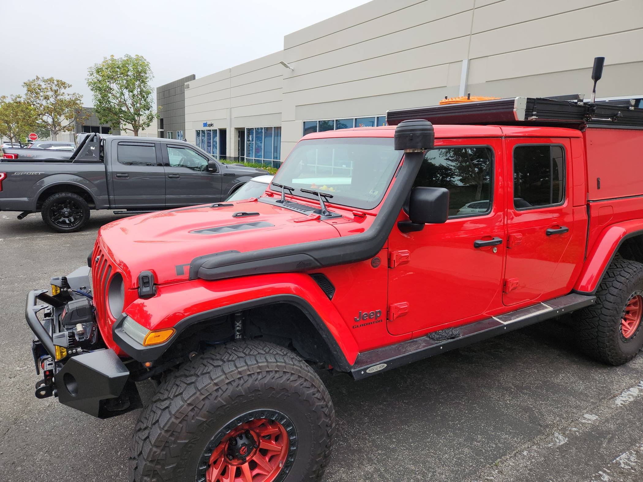 Jeep Gladiator Steps or Sliders....hhhmmm 20230417_085307