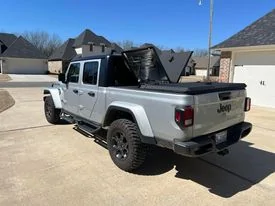 Jeep Gladiator Looking for opinions on tonneau cover 434281809_2302447633470371_5884368800779770127_n