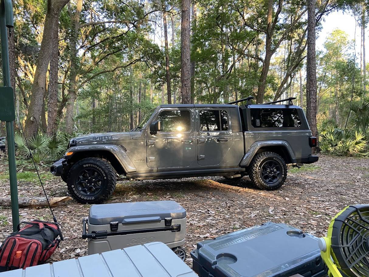 Jeep Gladiator Hard bed topper with the Gladiator soft top? IMG_4677