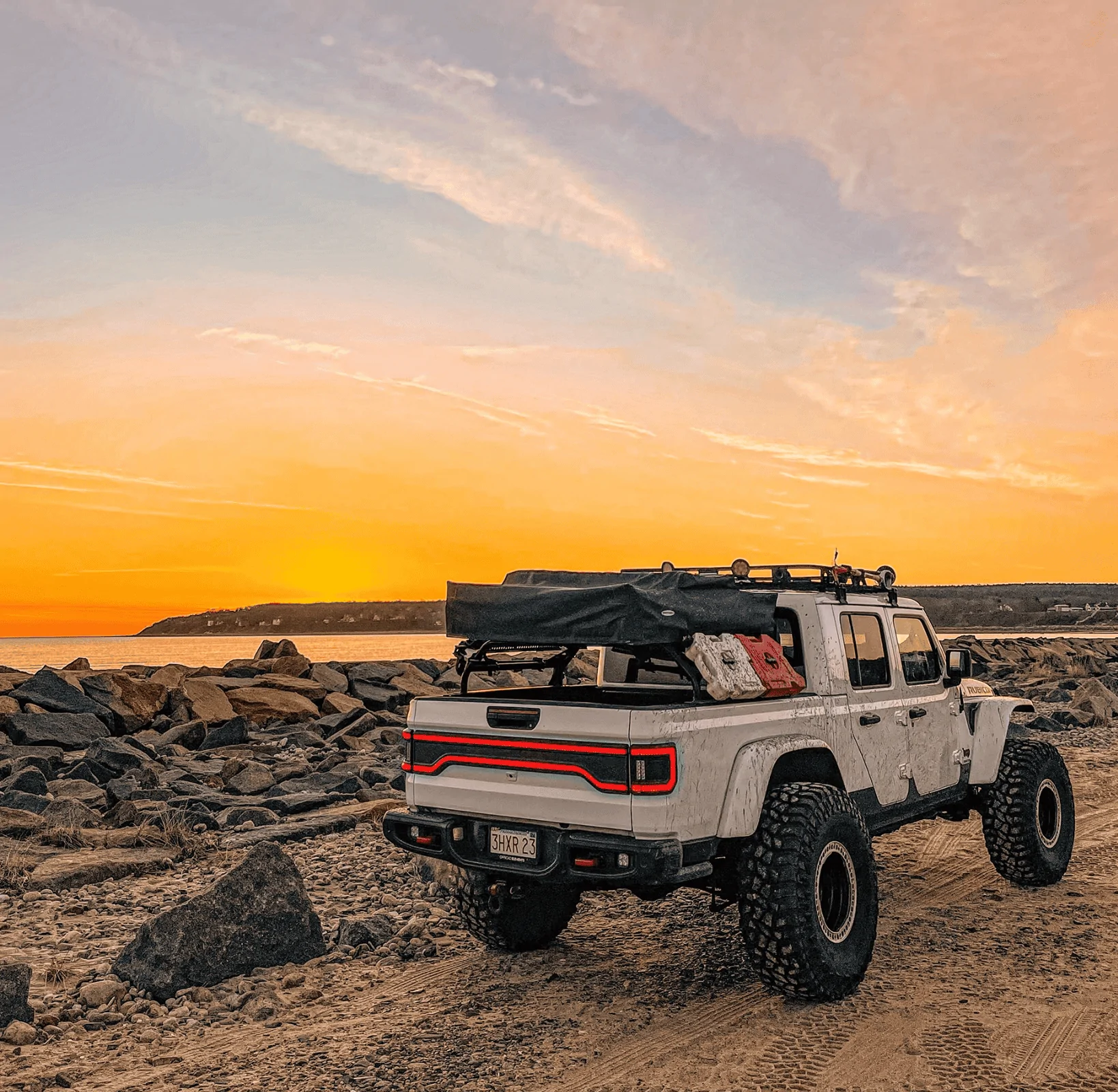 Jeep Gladiator NOW IN STOCK: ORACLE LIGHTING RACETRACK FLUSH STYLE LED TAILGATE PANEL LIGHT Screenshot 2024-04-02 at 3.10.14 PM