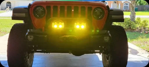 Jeep Gladiator Roadshock Edge 6 light lowbeams