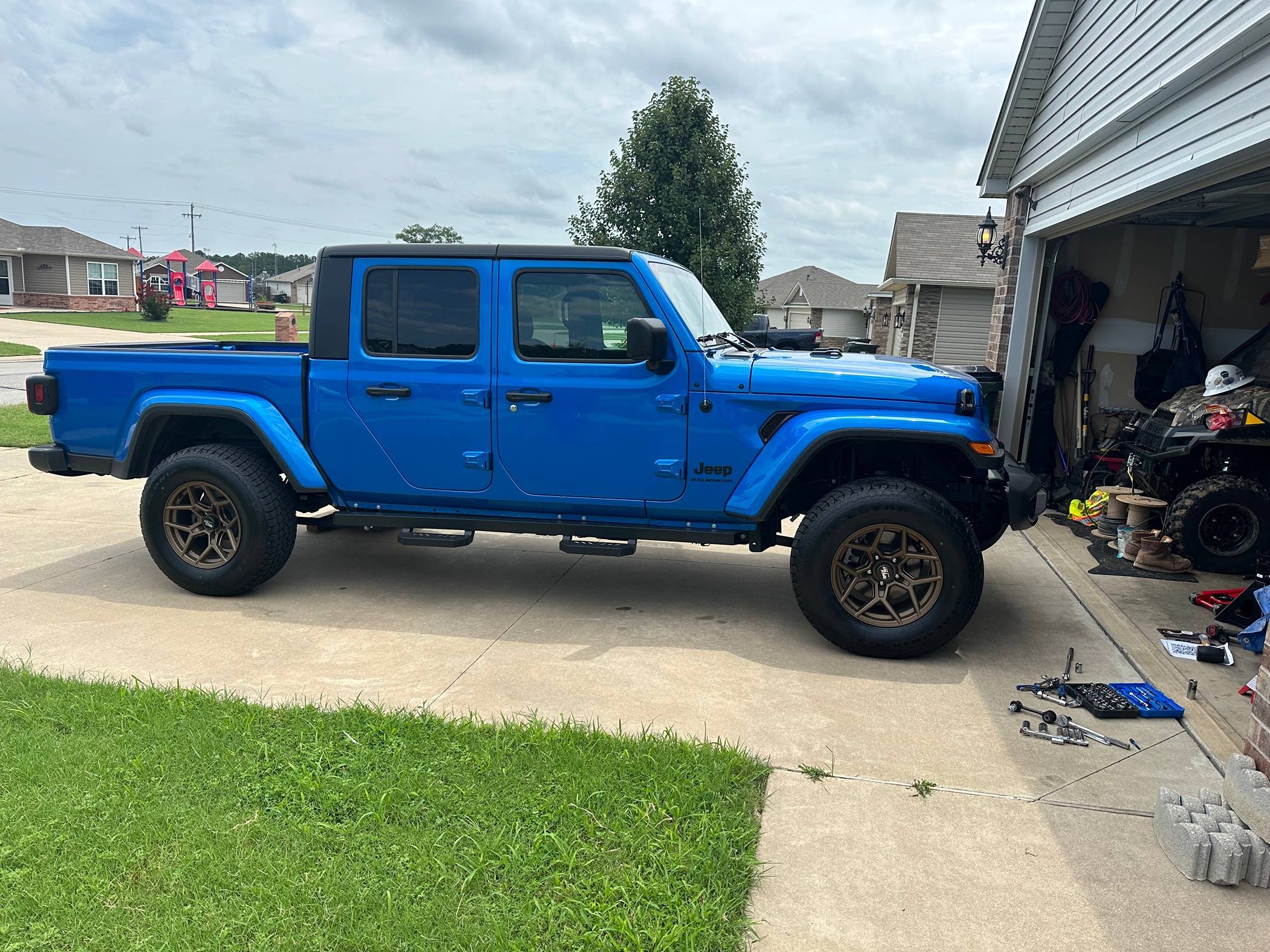 Jeep Gladiator 2023 Sport S bulid IMG_2725