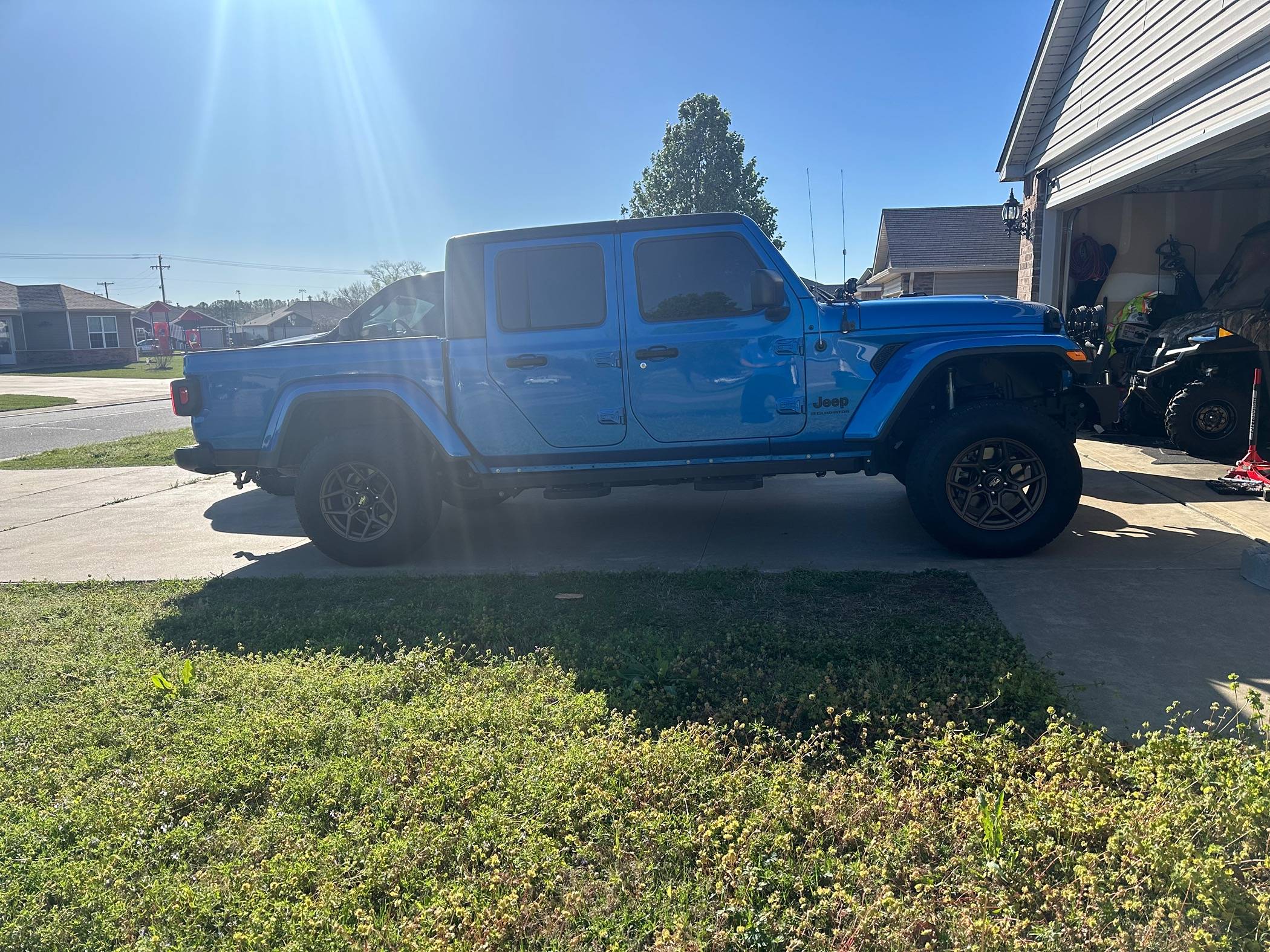 Jeep Gladiator 2023 Sport S bulid IMG_4632