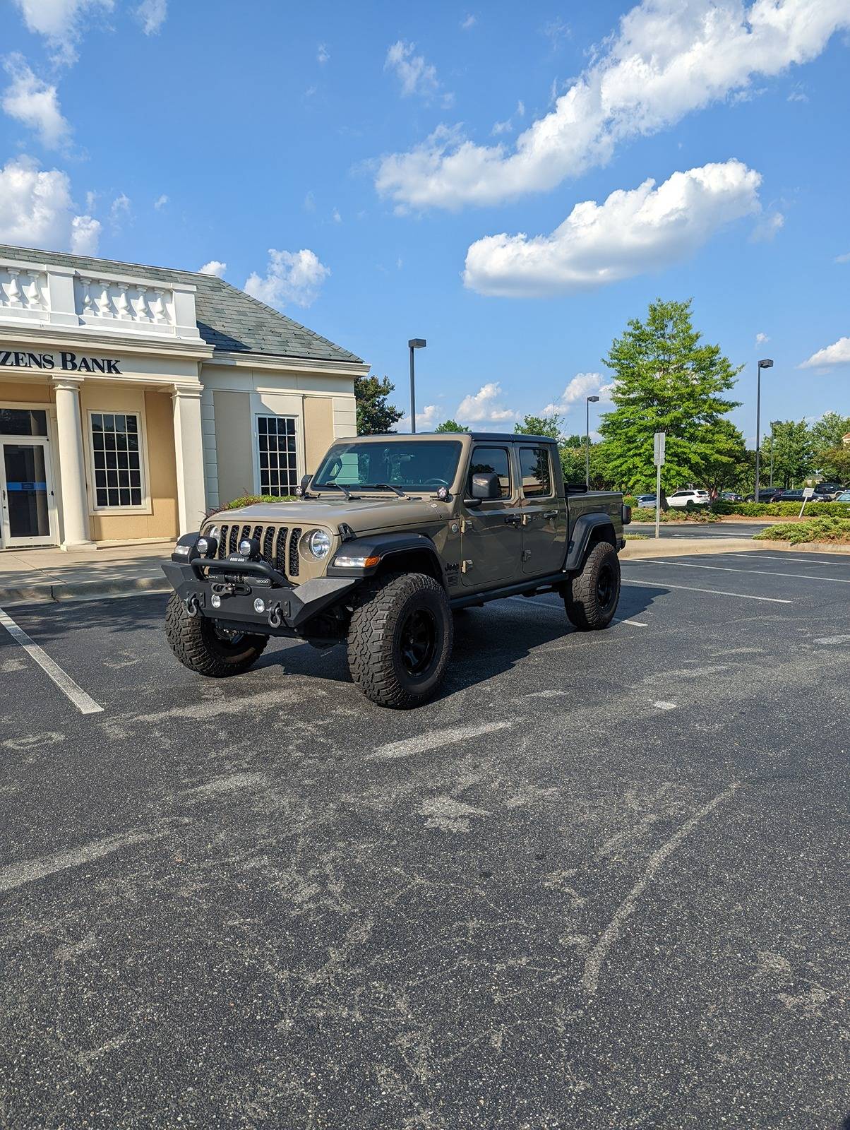 Jeep Gladiator Walmart is at it again... PXL_20220601_213734217.MP