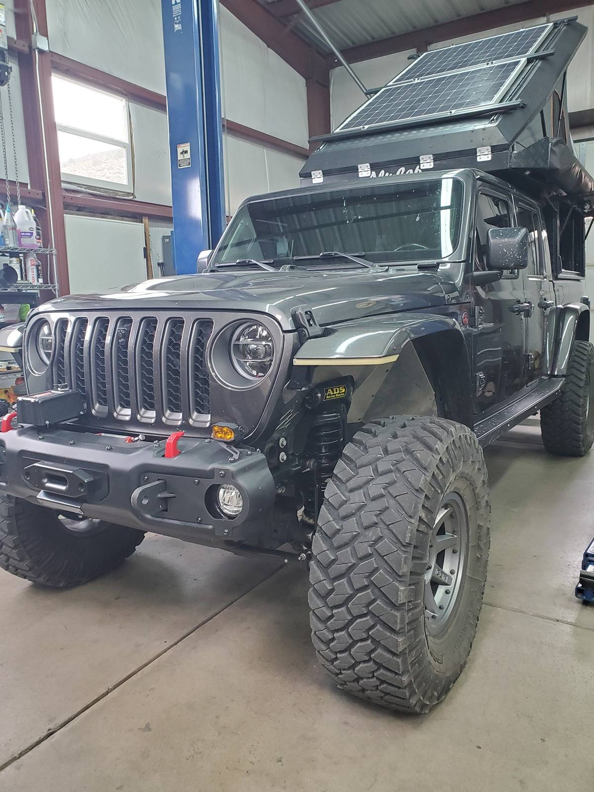 Jeep Gladiator Alu-Cab Canopy Camper Roll Call 20240330_120204