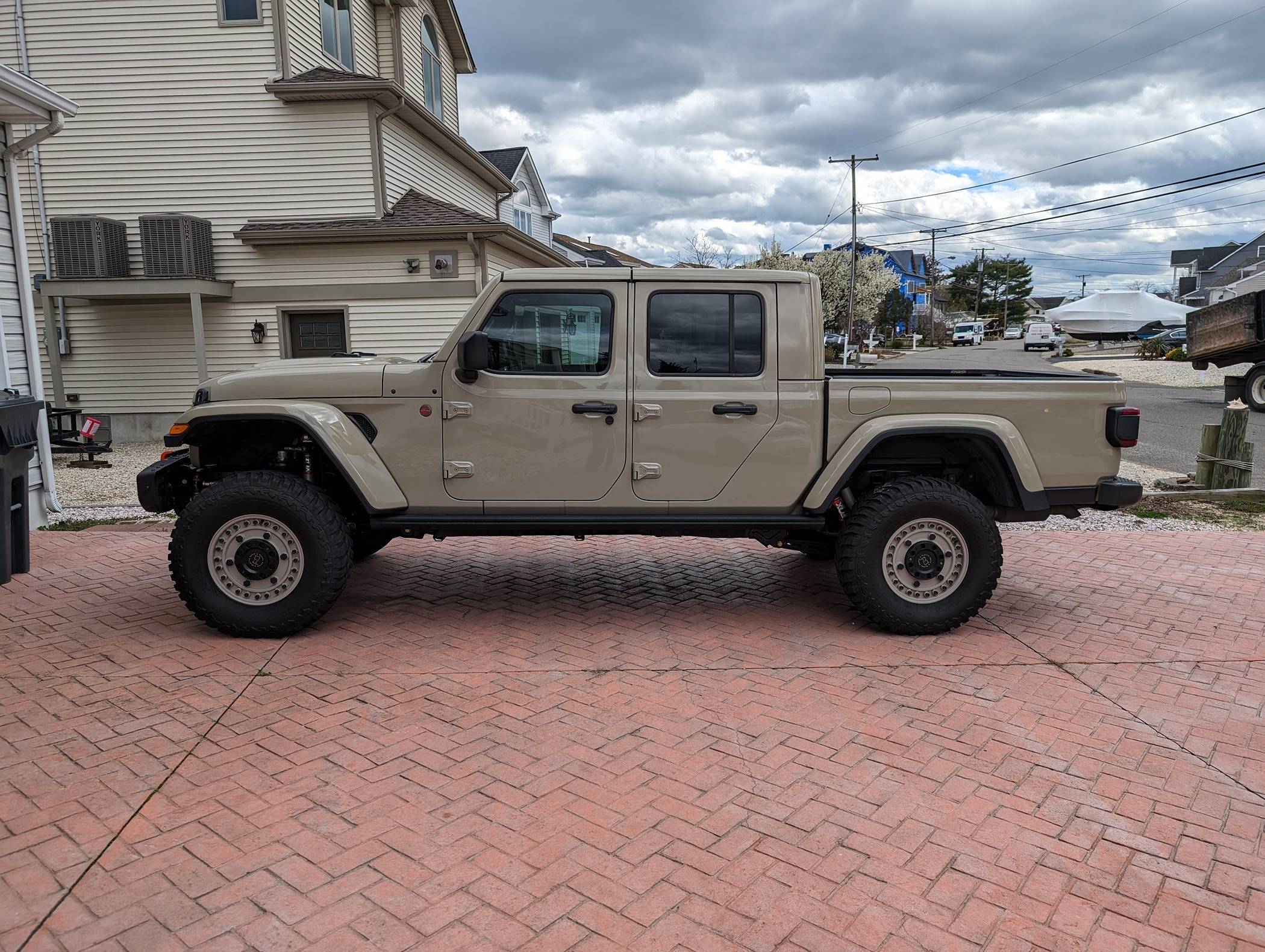Jeep Gladiator Debating Debadging Rubi PXL_20240405_185824749.MP