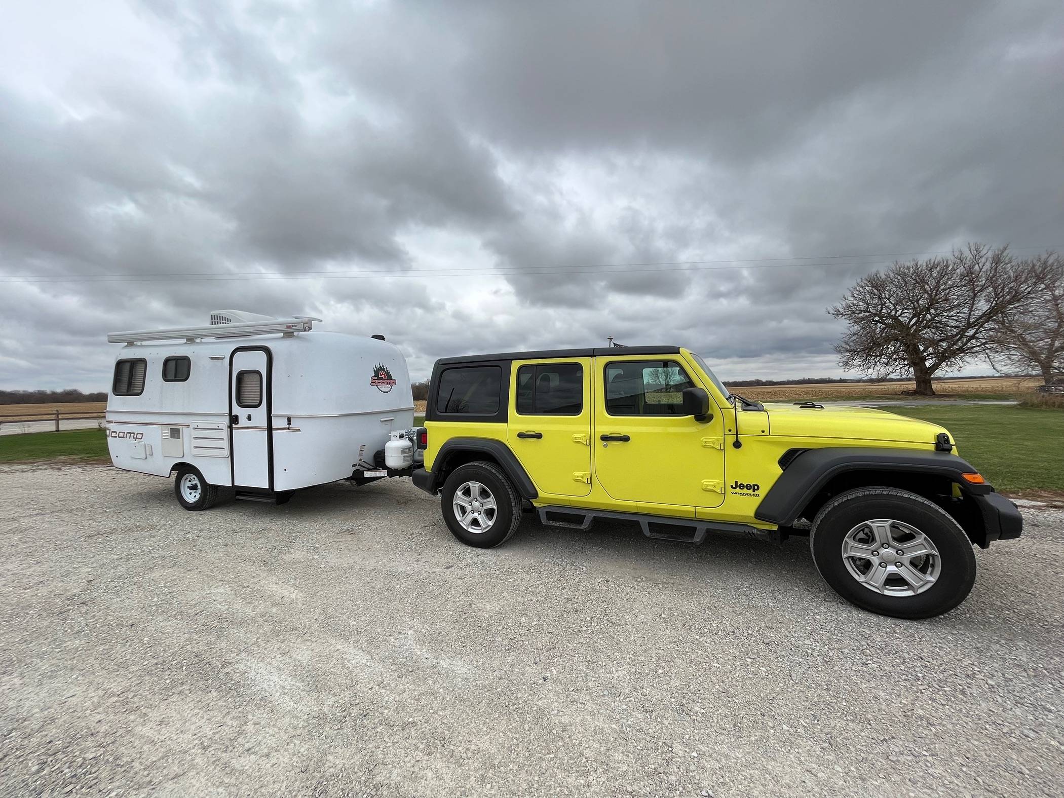 Jeep Gladiator Show us what camper / trailer / RV you're towing with your JT IMG_1638