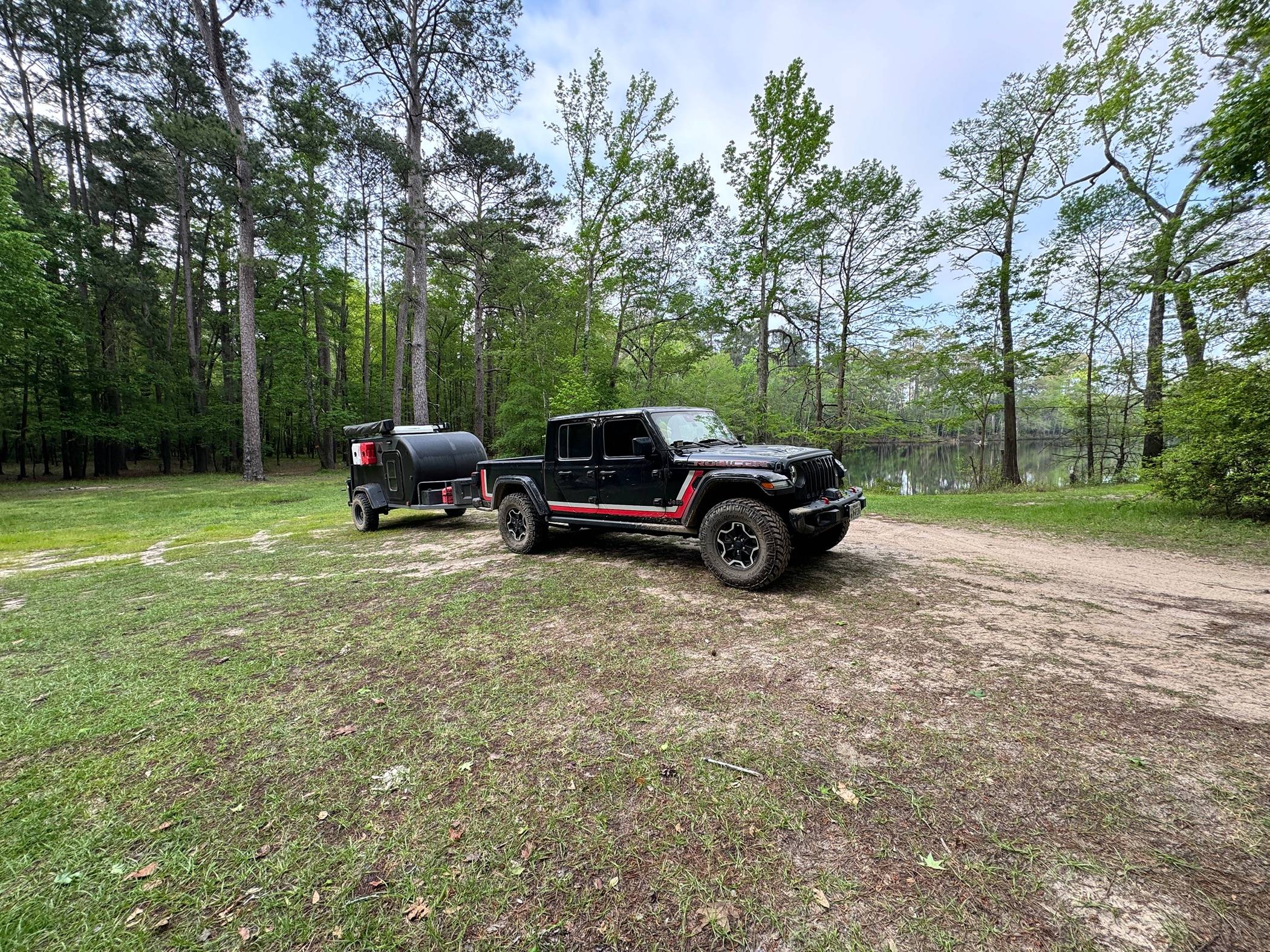 Jeep Gladiator Show us what camper / trailer / RV you're towing with your JT IMG_1150.JPG