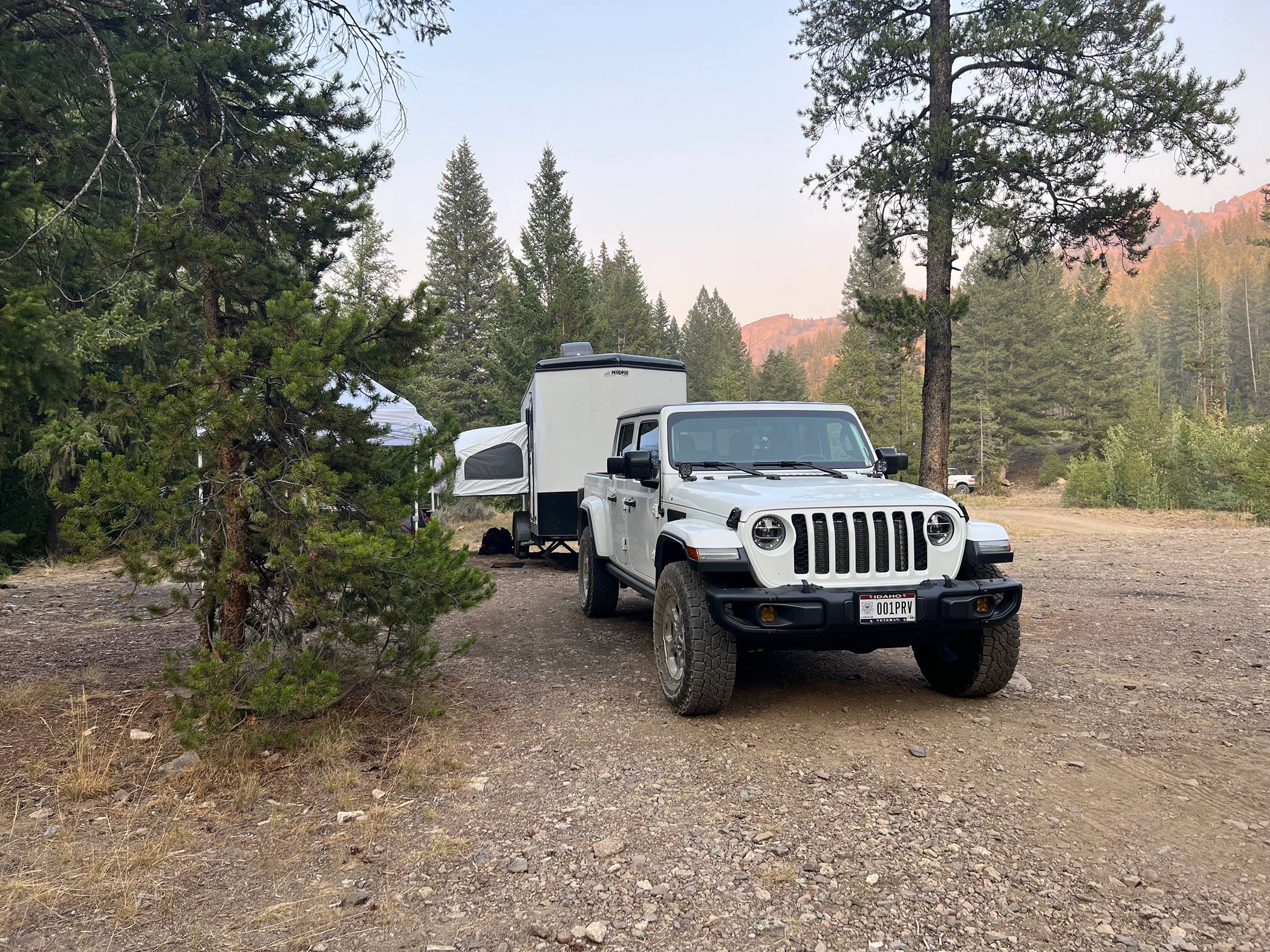Jeep Gladiator Show us what camper / trailer / RV you're towing with your JT IMG_0031