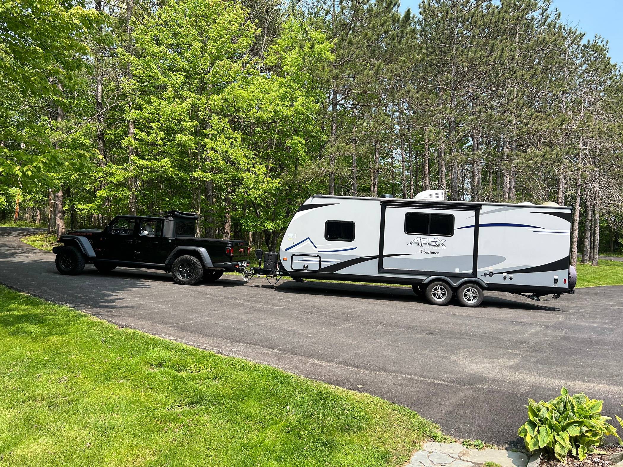 Jeep Gladiator Show us what camper / trailer / RV you're towing with your JT IMG_4693