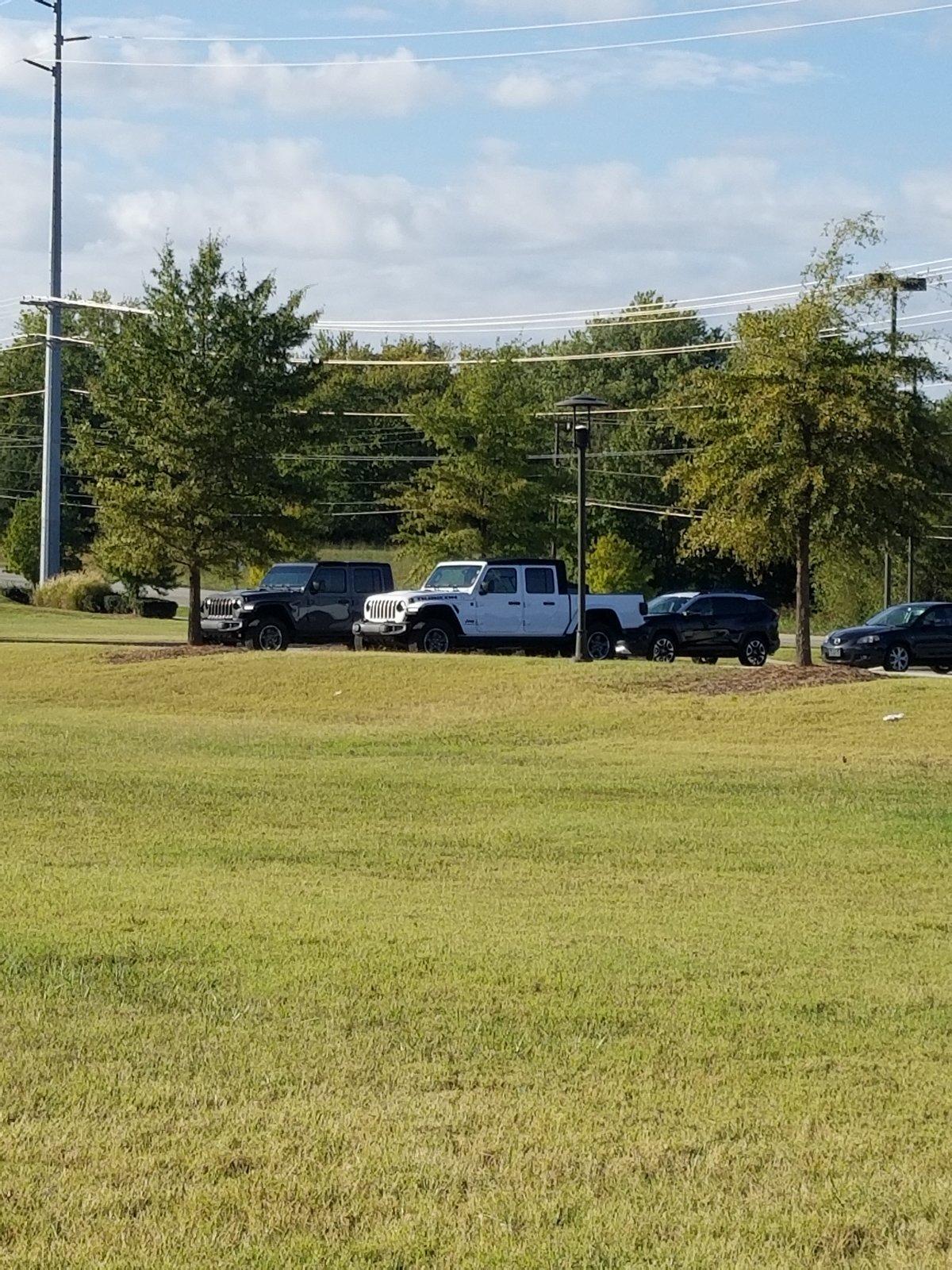 Jeep Gladiator Jeeps Parking Next To Jeeps 20191007_165616