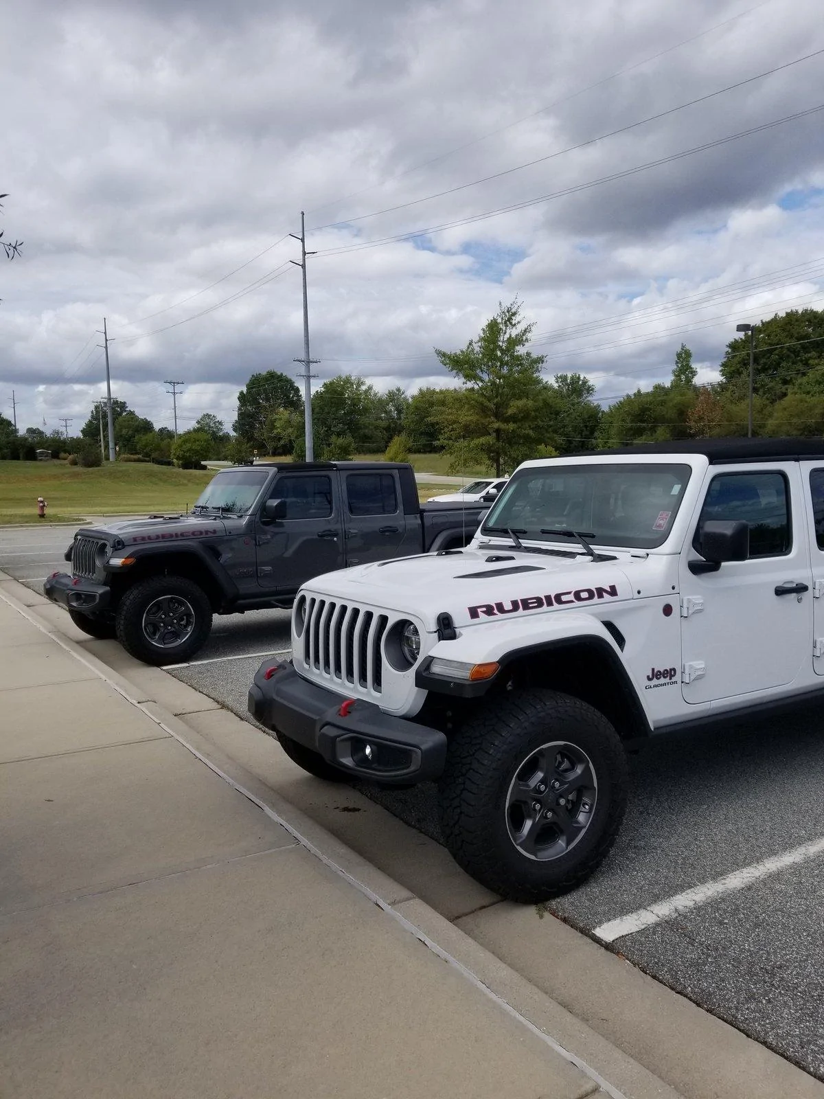 Jeep Gladiator Jeeps Parking Next To Jeeps 20191007_135609