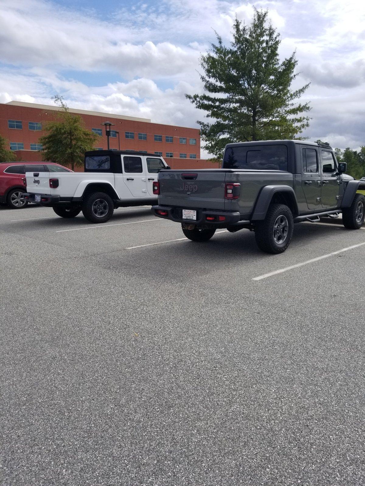Jeep Gladiator Jeeps Parking Next To Jeeps 20191007_135540