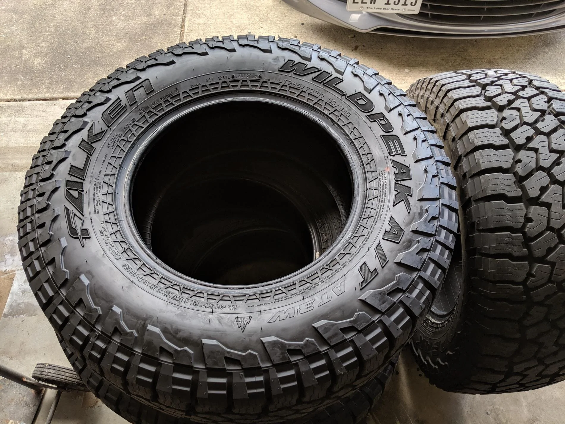 Jeep Gladiator 5 Falken Wildpeak A/T 285/70/17 tires1