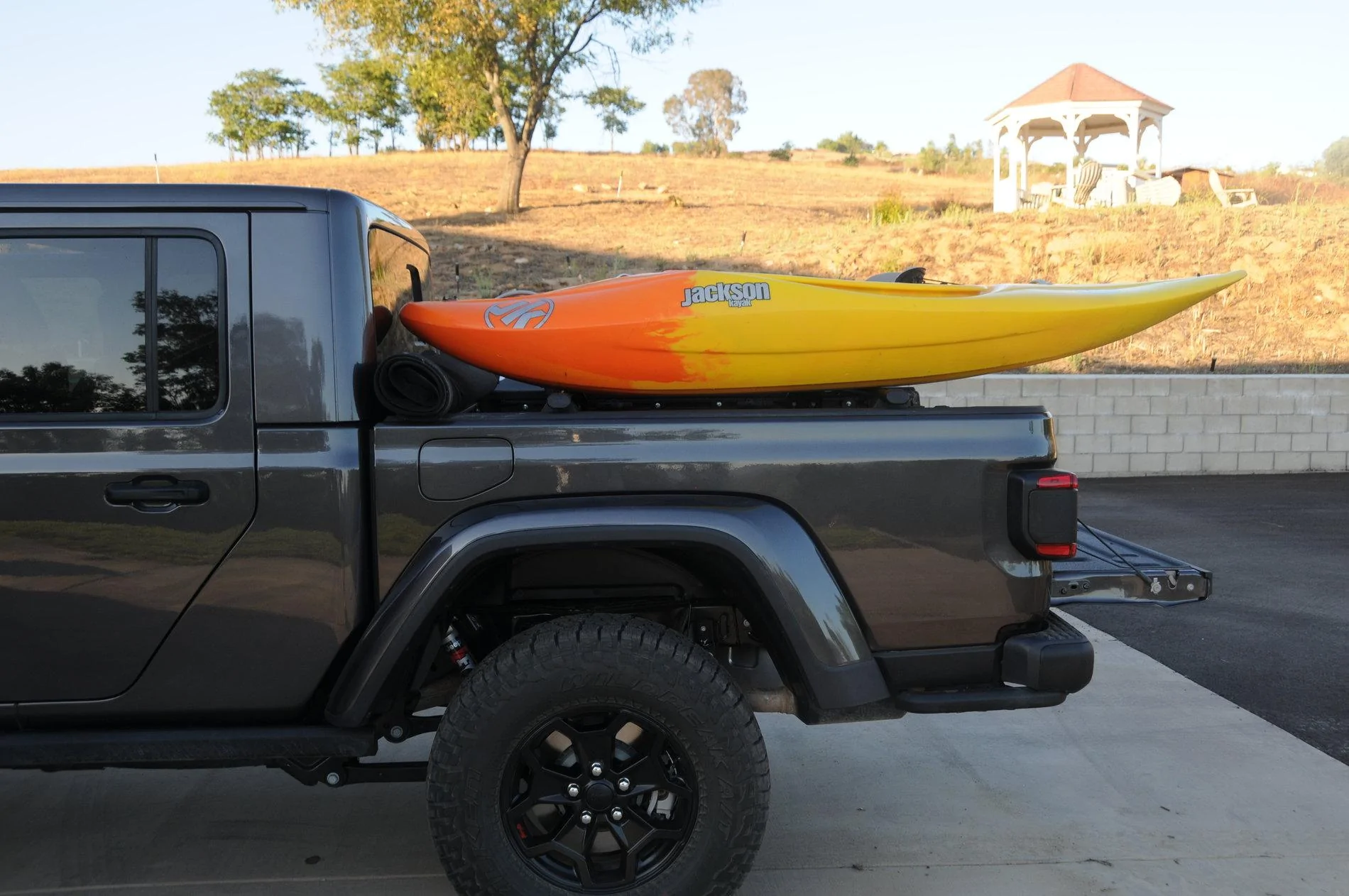 Jeep Gladiator KayakMike's Granite Crystal Metallic LE Build DSE_3244