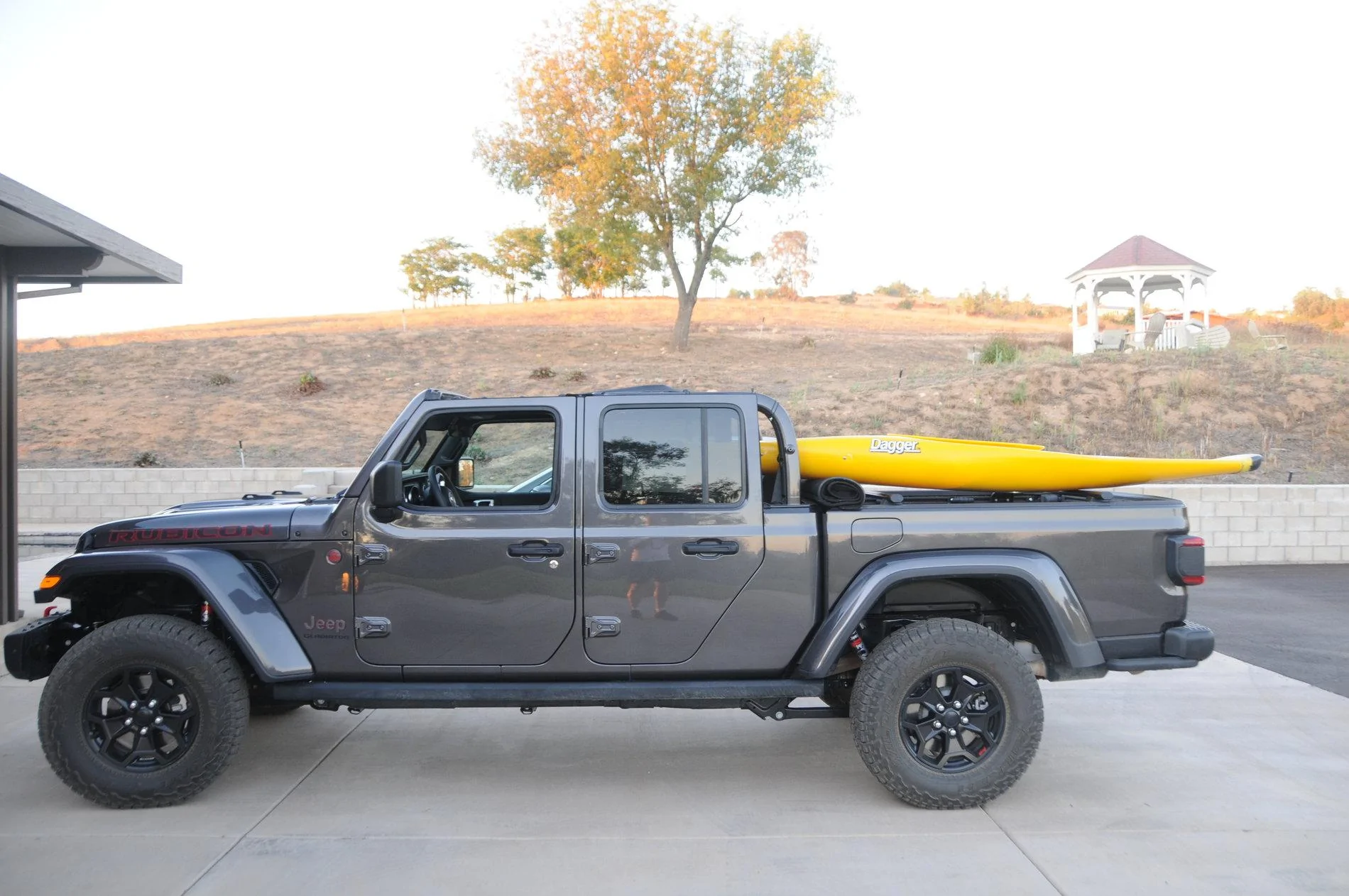 Jeep Gladiator KayakMike's Granite Crystal Metallic LE Build DSE_3275