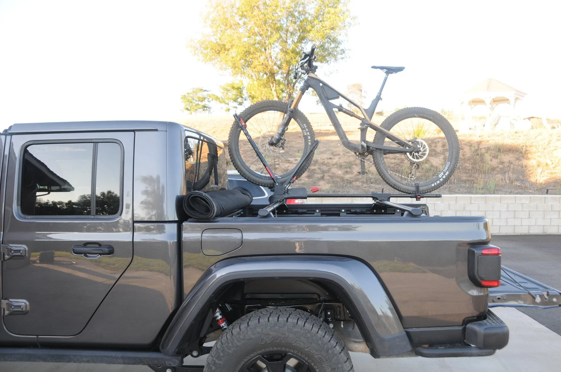 Jeep Gladiator KayakMike's Granite Crystal Metallic LE Build DSE_3249