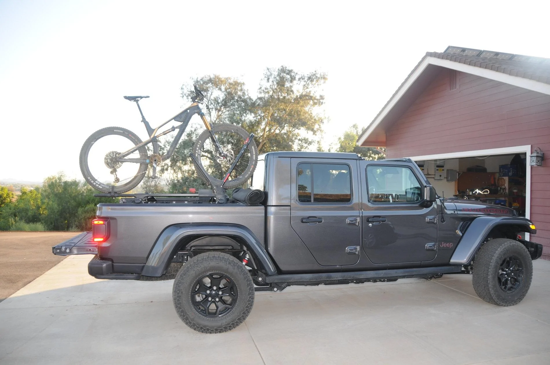 Jeep Gladiator KayakMike's Granite Crystal Metallic LE Build DSE_3250