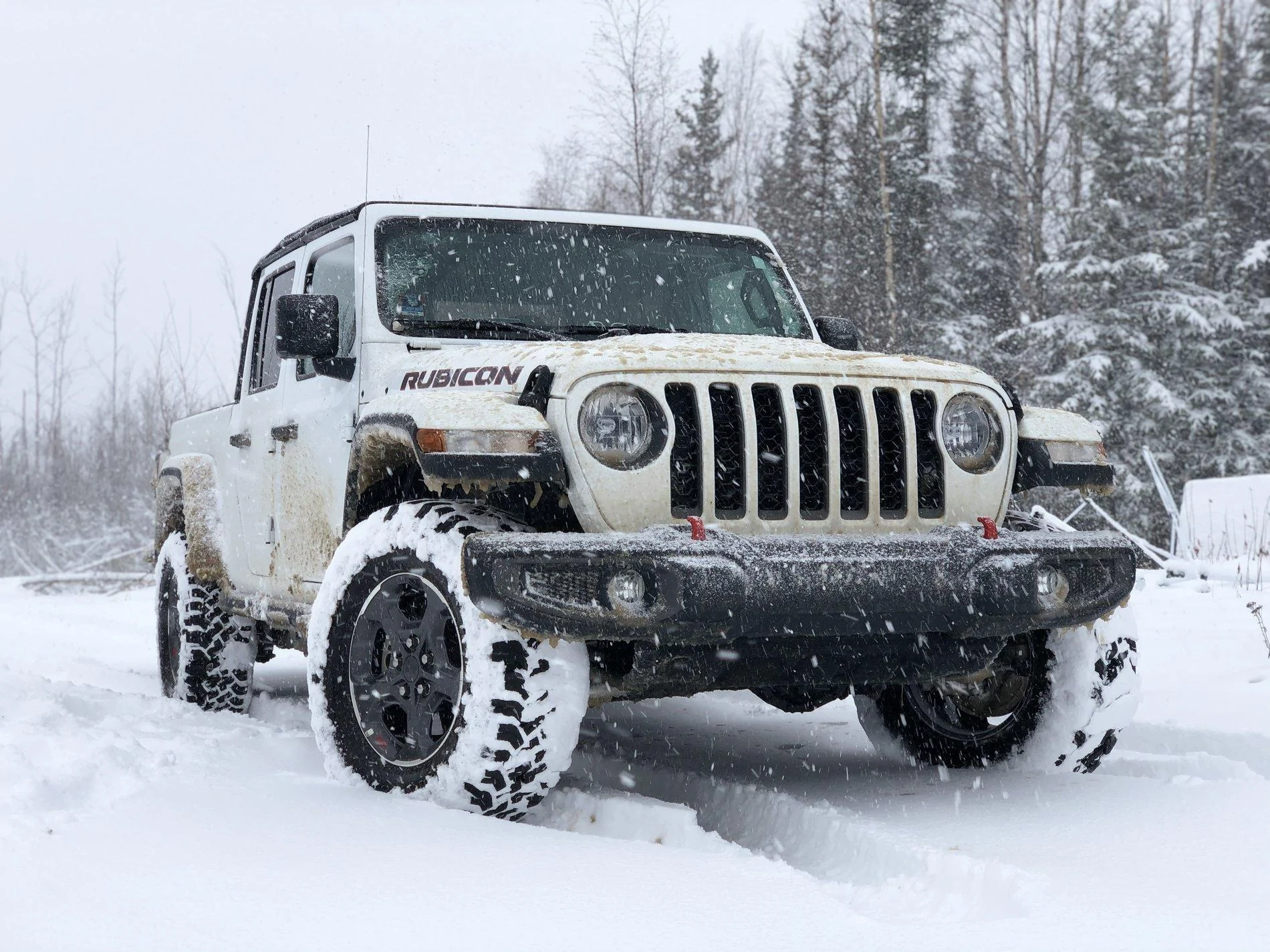 Jeep Gladiator Playing in the snow A473200B-3D65-4E24-9907-D7BDA1B14CF7