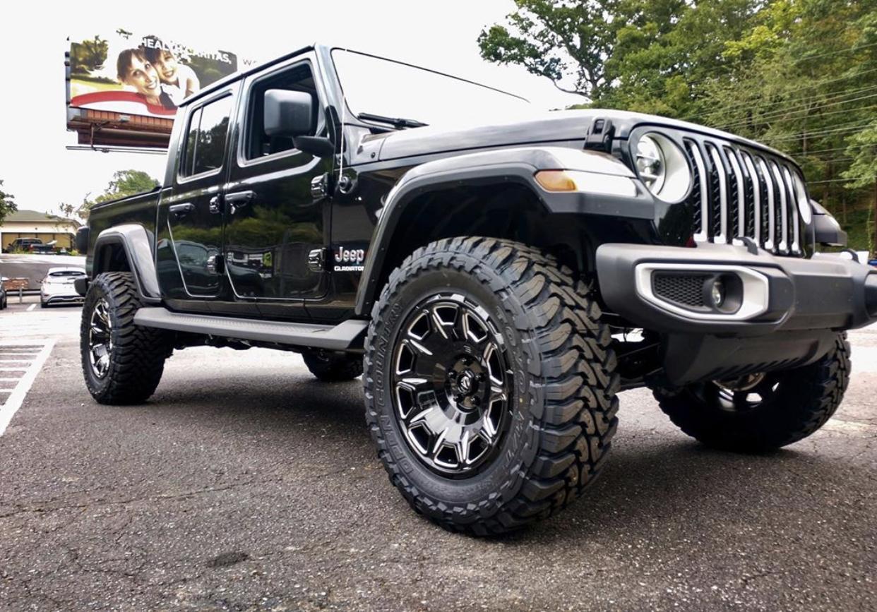 Jeep Gladiator BLACK Gladiator JT Club 645B762D-FC80-427B-A319-3F0E2324EC24
