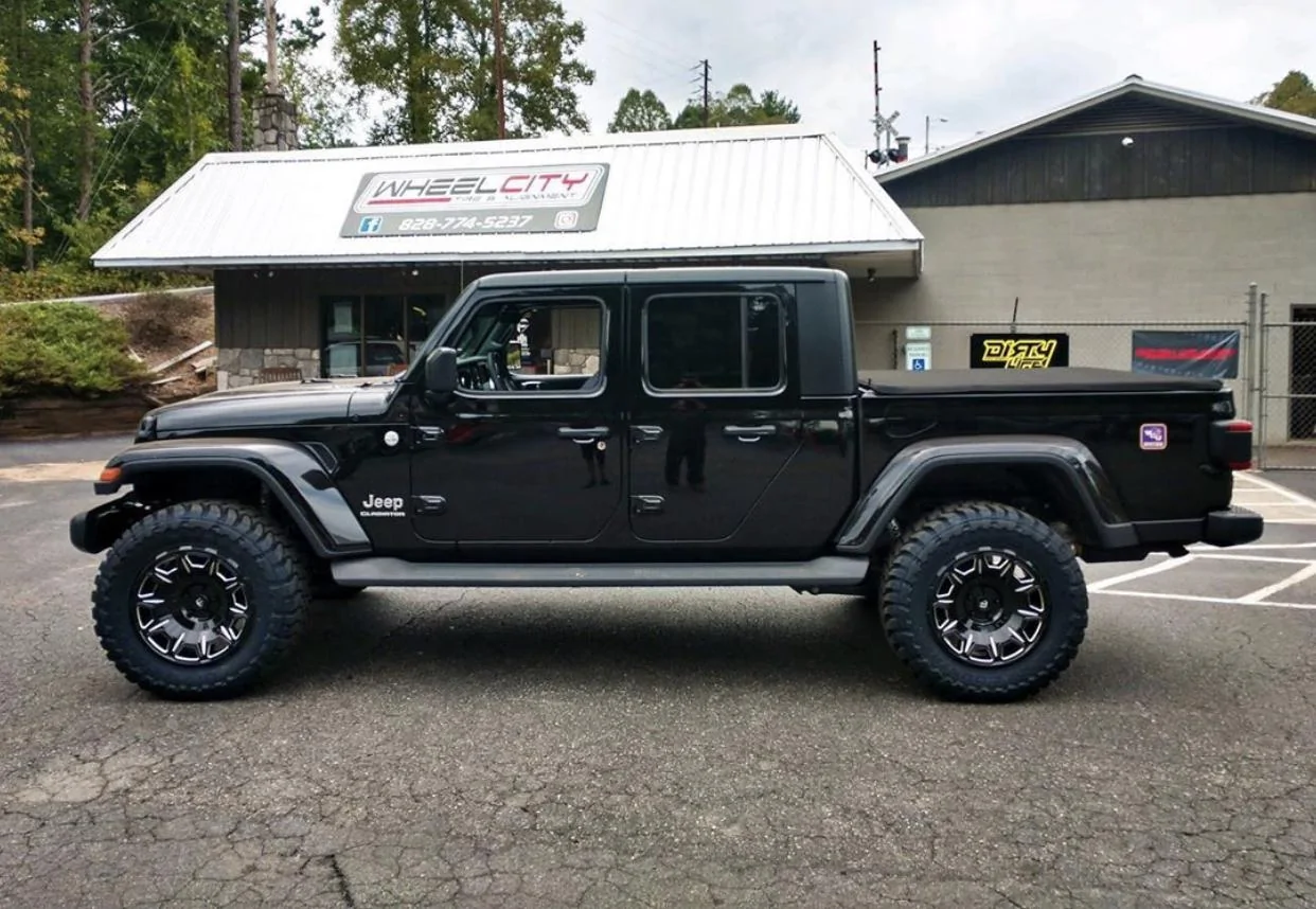 Jeep Gladiator BLACK Gladiator JT Club 133895FC-358E-4CF9-84A4-5D3B05BBF2A7