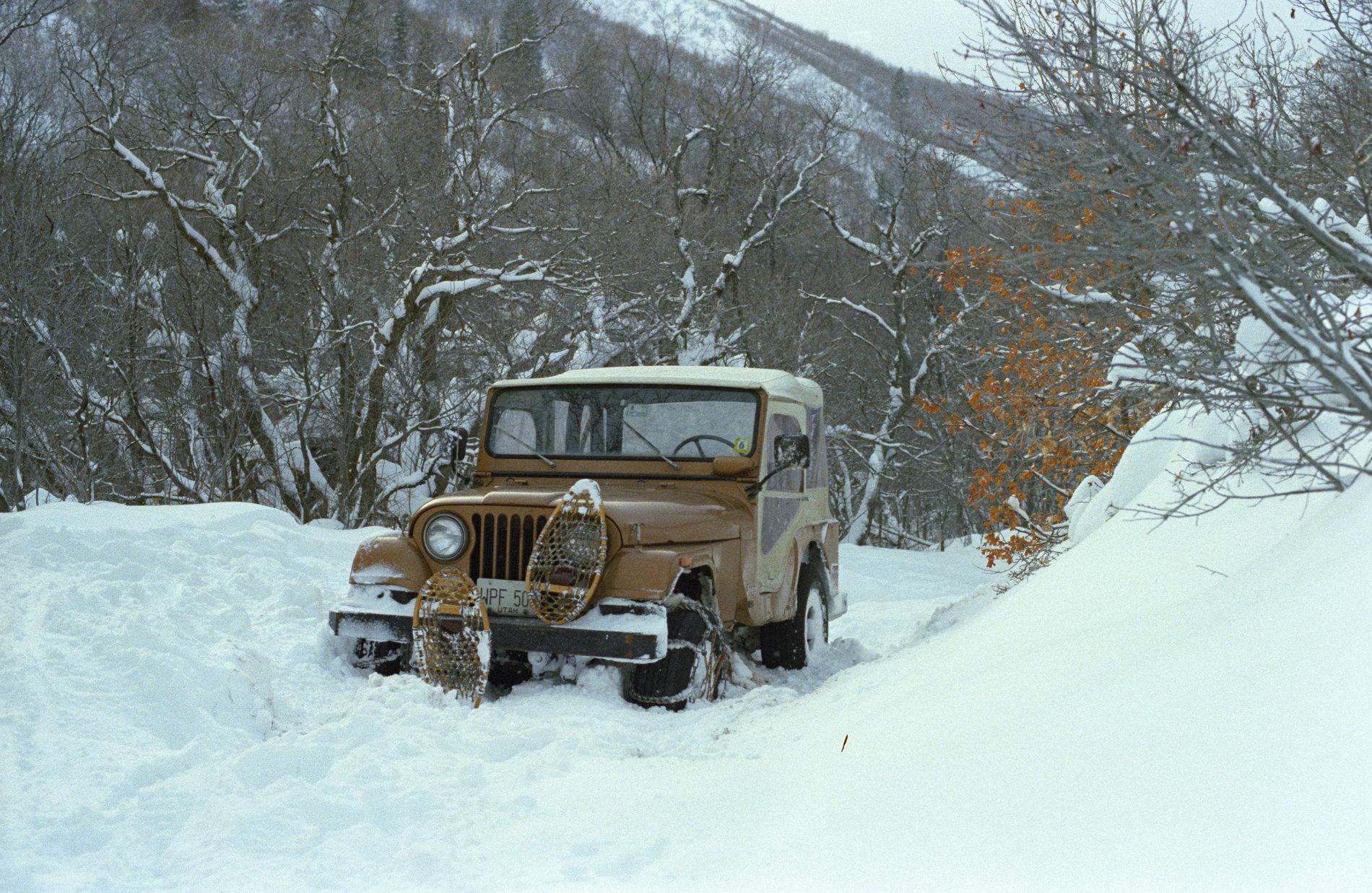 Jeep Gladiator First time ride in snow/ice Chained Jee