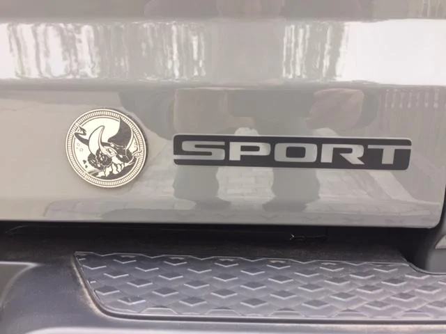 Jeep Gladiator Anyone thought about removing the tailgate sport decal? Jeep 5