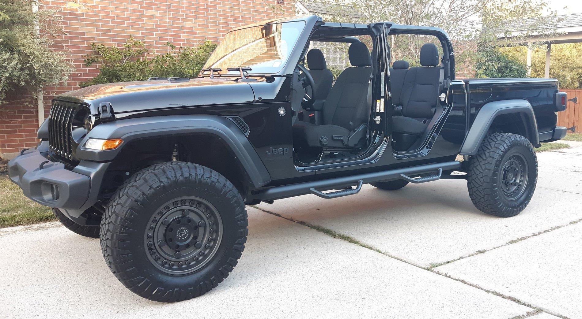 Jeep Gladiator BLACK Gladiator JT Club Jeep Naked 