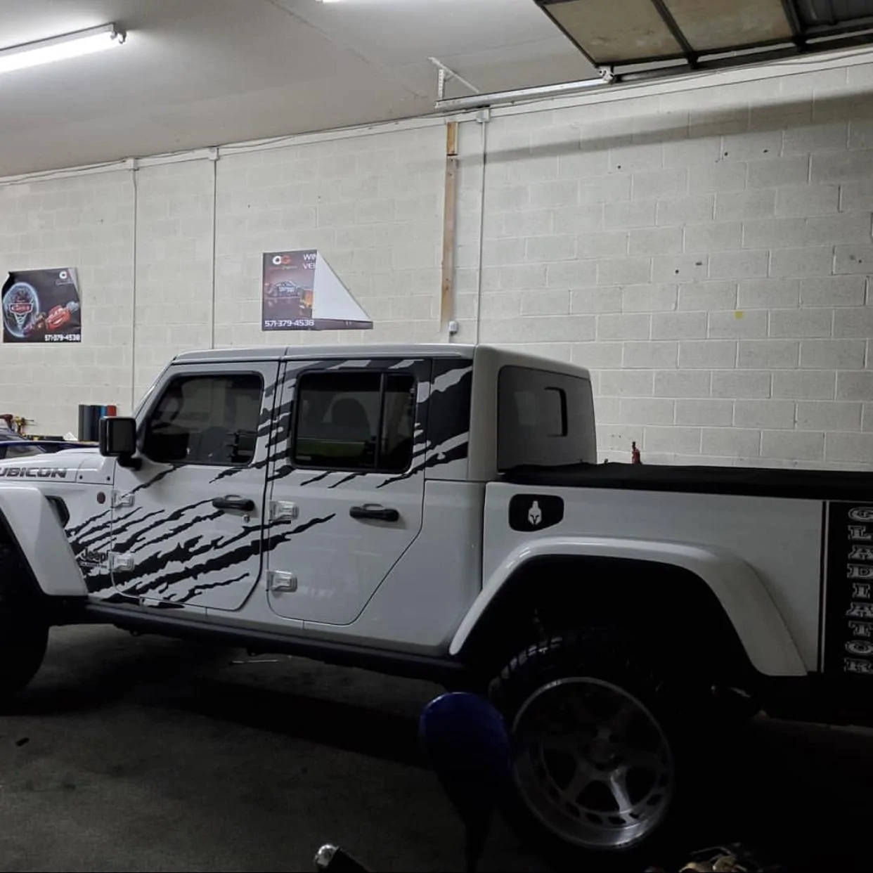 Jeep Gladiator BRIGHT WHITE Gladiator JT Club 3F04AC7E-779F-498B-A3C3-17C98C350720