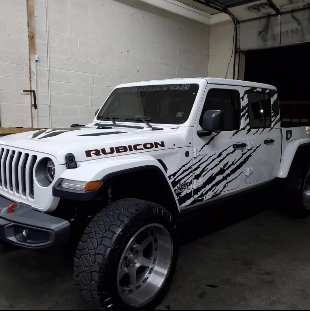 Jeep Gladiator BRIGHT WHITE Gladiator JT Club BB6CDD96-EC35-47A3-9858-2C12C827F0D7