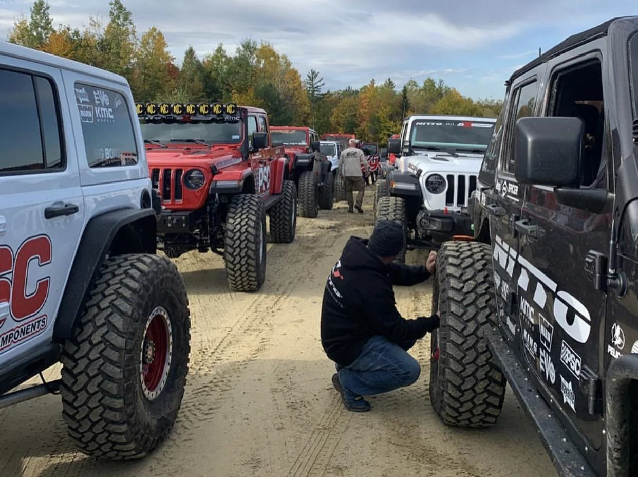 Jeep Gladiator Jeeps Parking Next To Jeeps 9449C6F3-5F70-4E12-B702-0B56CBB5DAE1