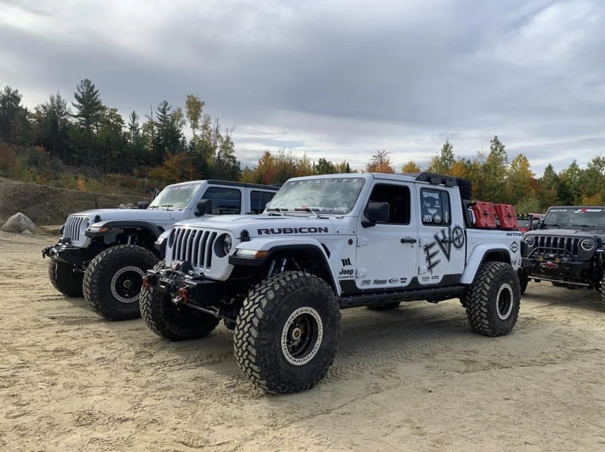 Jeep Gladiator Jeeps Parking Next To Jeeps 2D45C6F6-2628-4BEE-B7F4-E12BF89F6549
