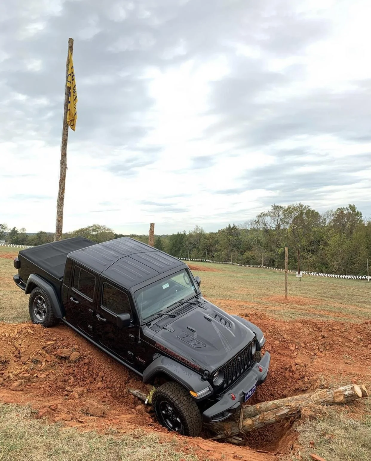 Jeep Gladiator BLACK Gladiator JT Club A82BB22C-10BA-4604-BD3C-2823730362A0
