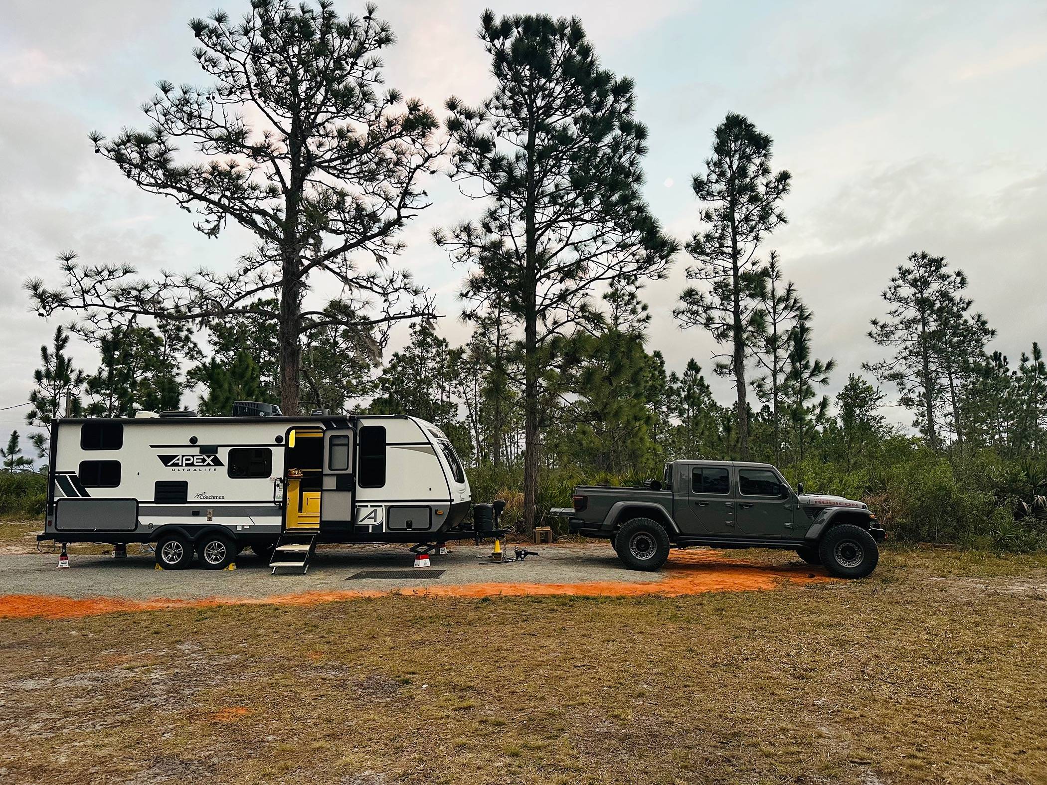 Jeep Gladiator Show us what camper / trailer / RV you're towing with your JT IMG_1856