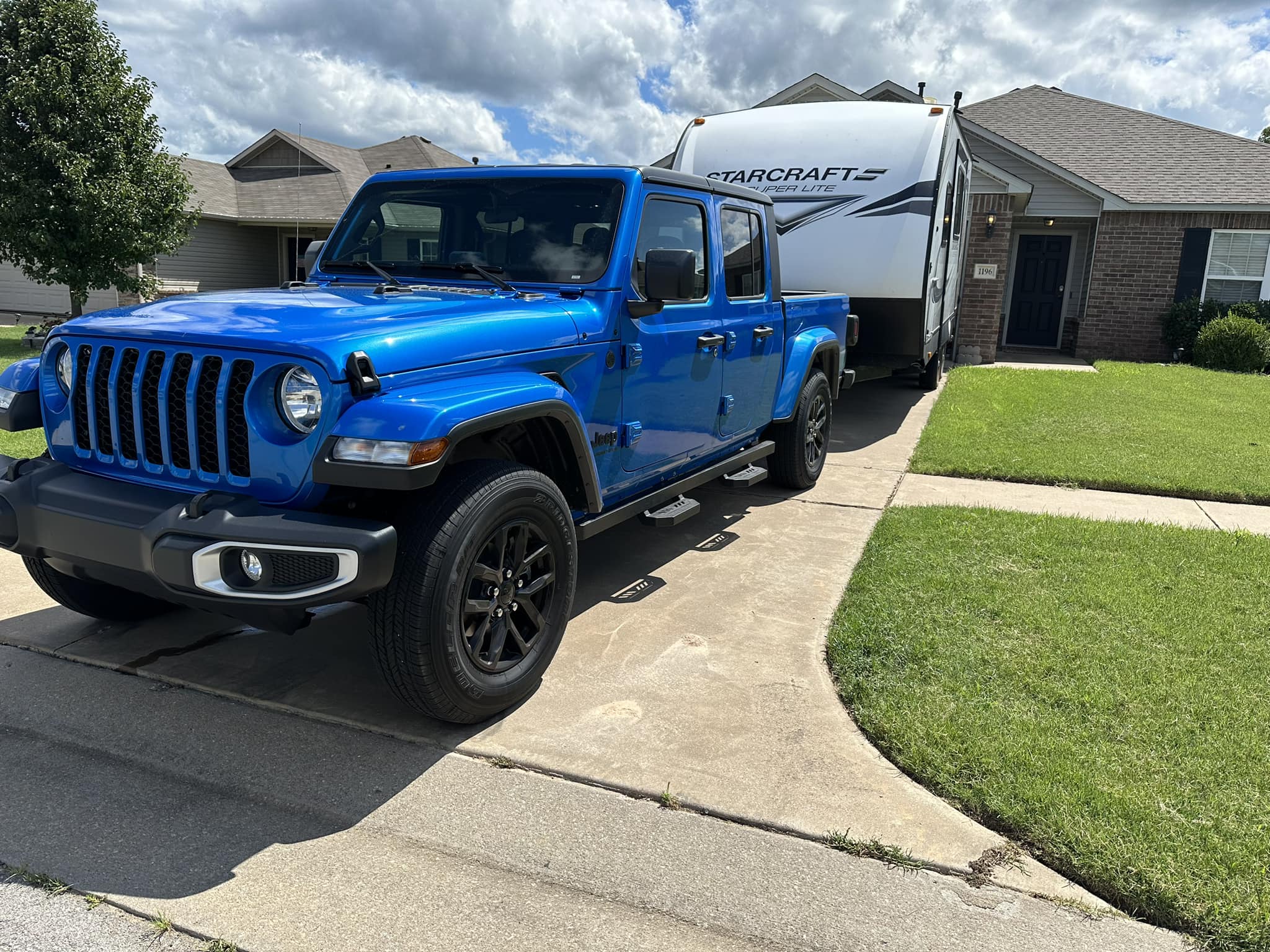 Jeep Gladiator Show us what camper / trailer / RV you're towing with your JT 1712615757615-z