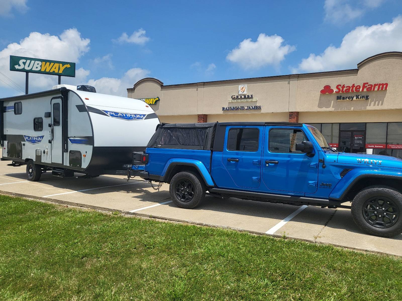 Jeep Gladiator Show us what camper / trailer / RV you're towing with your JT 20240408_210639