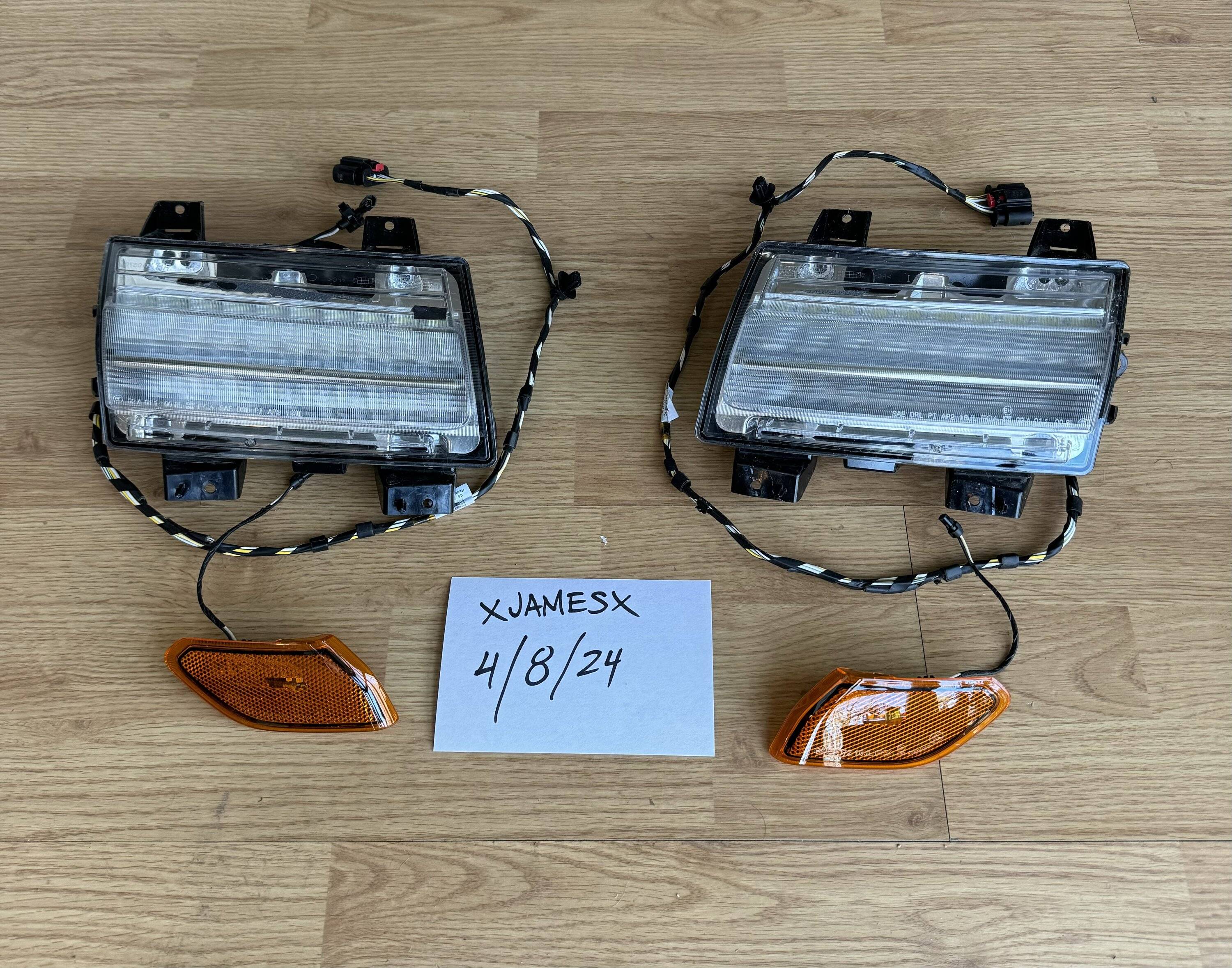 Jeep Gladiator Stock LED front Turn Signals/Marker lights IMG_4190