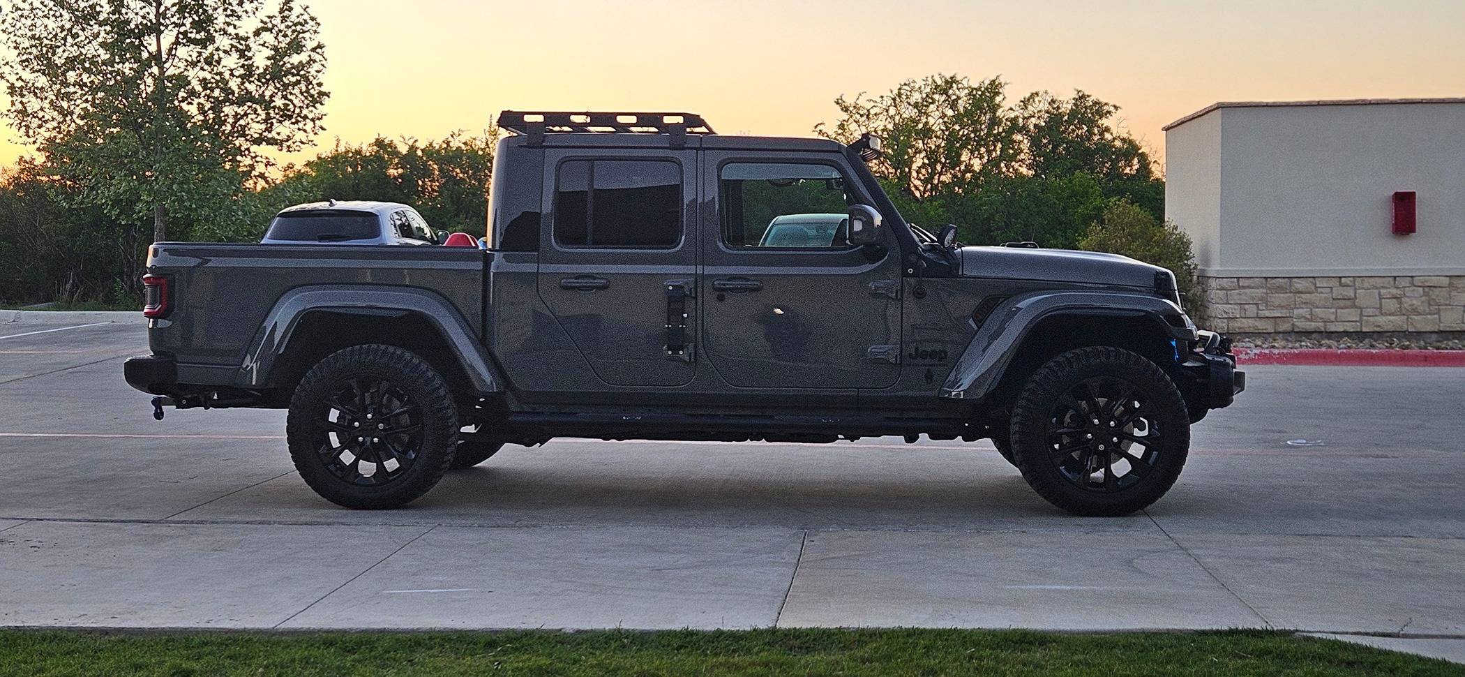 Jeep Gladiator New to me 22 Sting Grey Mojave 20240404_195225