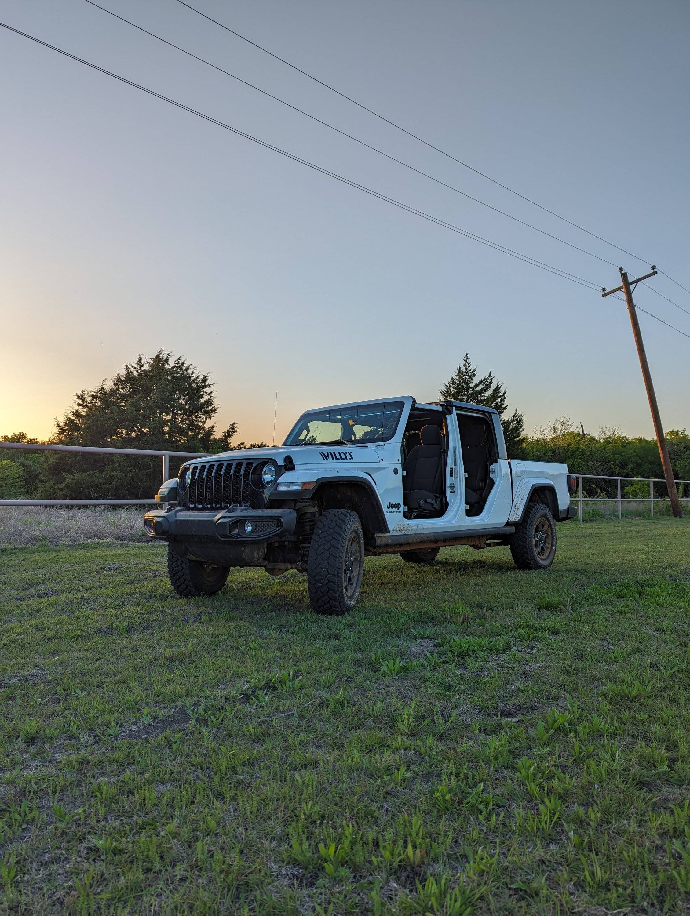 Jeep Gladiator First Post and New Gladiator Willys PXL_20240408_003536451