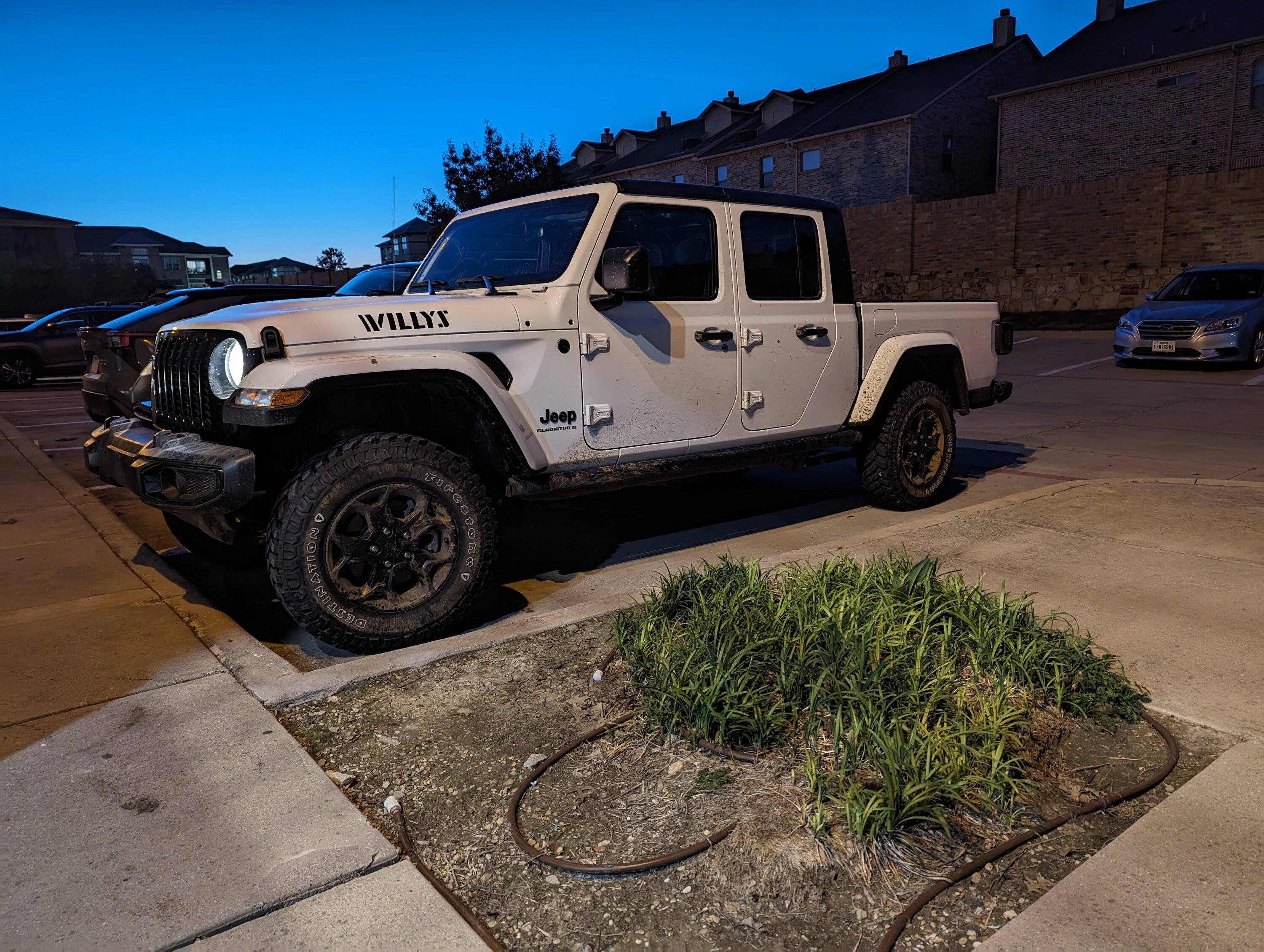 Jeep Gladiator First Post and New Gladiator Willys PXL_20240408_012438286