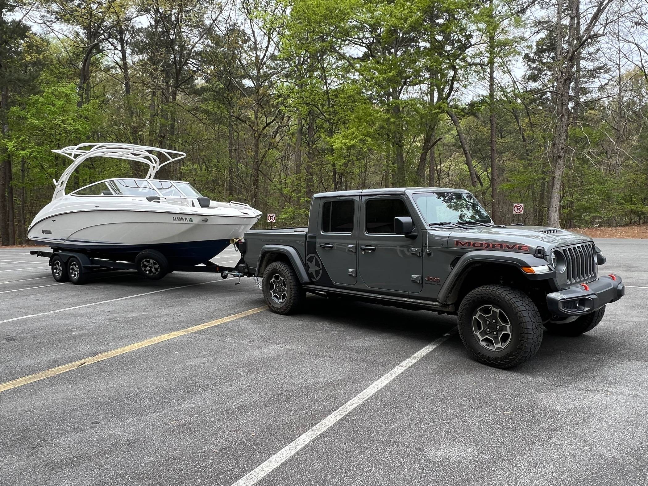 Jeep Gladiator Pulling 20' bowrider out at the boat ramp? IMG_4130
