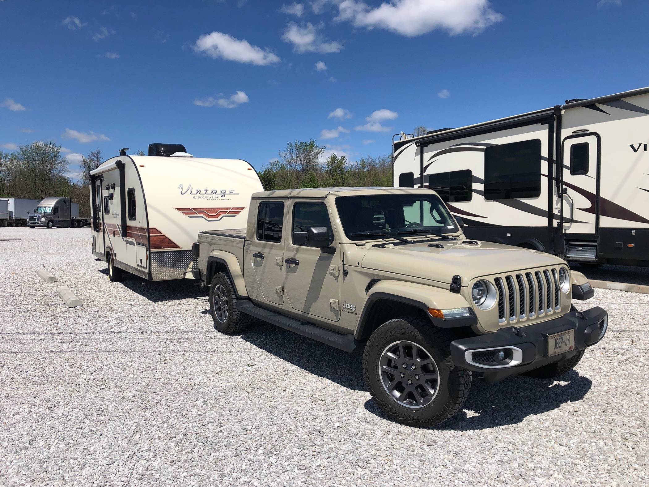 Jeep Gladiator Show us what camper / trailer / RV you're towing with your JT IMG_6811