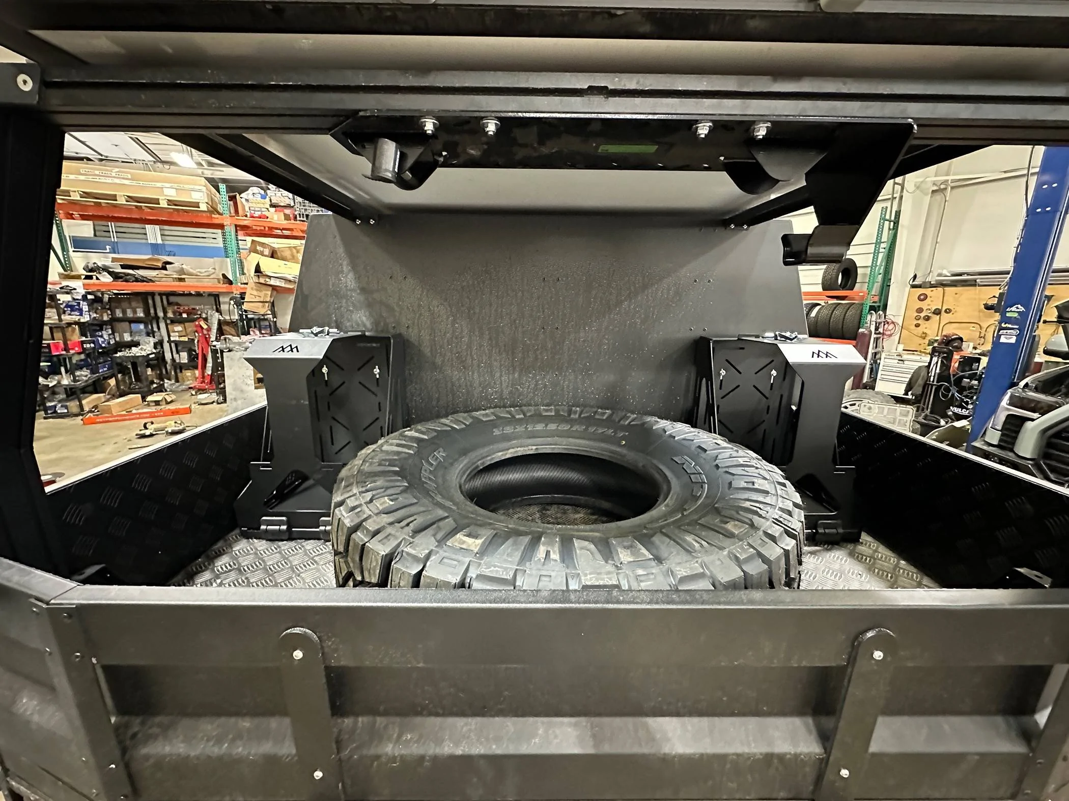 Jeep Gladiator Rubi with Dirtbox Tray/Half Box. Portals IMG_4137