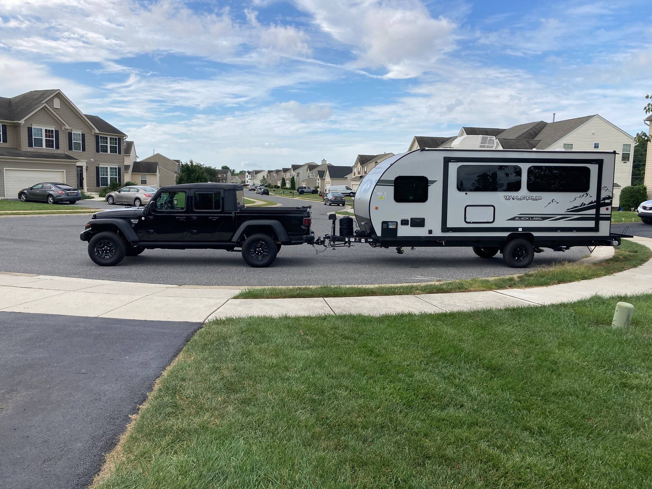 Jeep Gladiator Show us what camper / trailer / RV you're towing with your JT IMG_6095